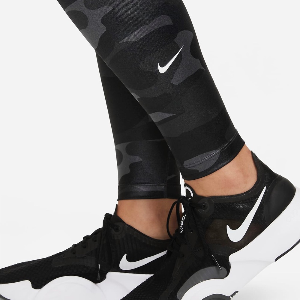 Nike Dri-FIT One Women's Mid-Rise Camo Leggings - Picture 8 of 8